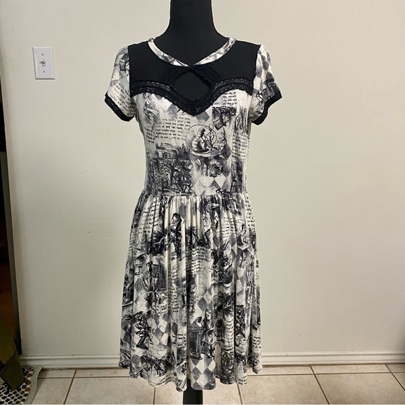 Hot Topic Alice in Wonderland Storybook Dress Size Medium - Picture 2 of 15